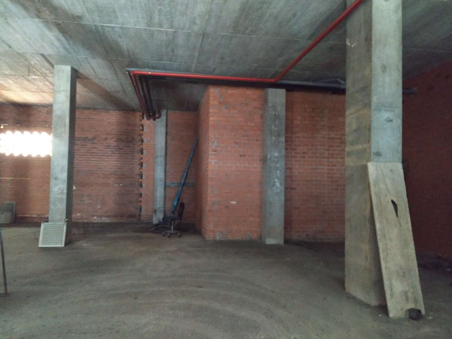 Se alquila local comercial en obra, en planta baja, en C/ Novóa Santos, en A Coruña