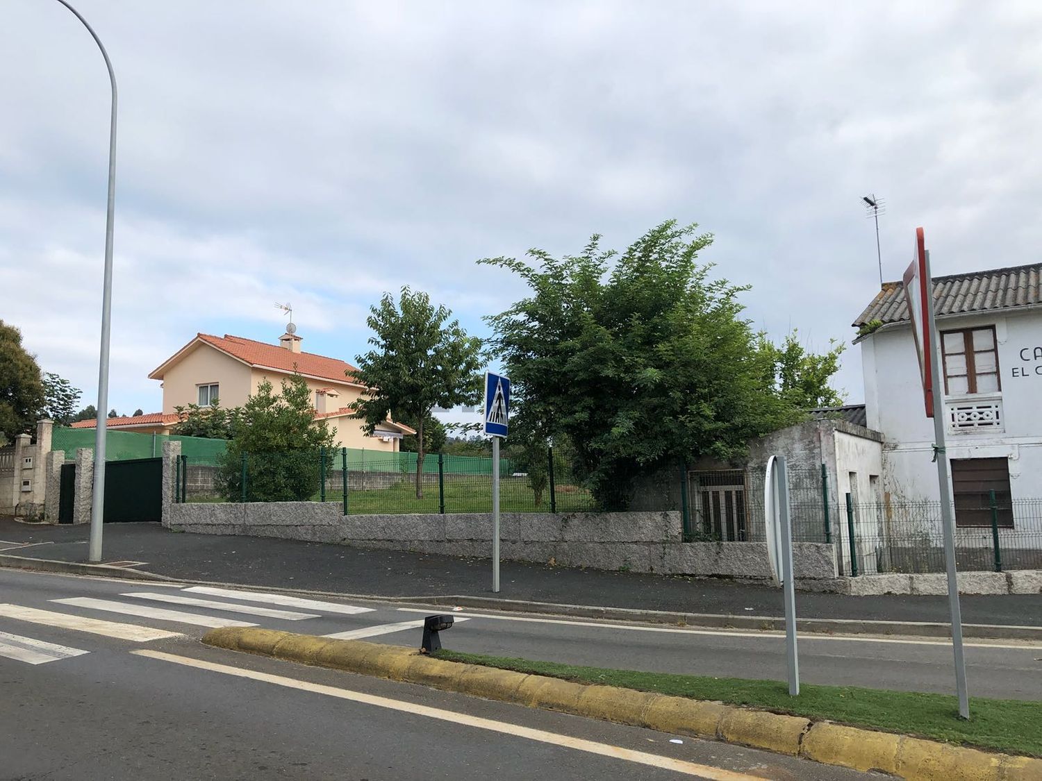 Building area for sale in Oleiros