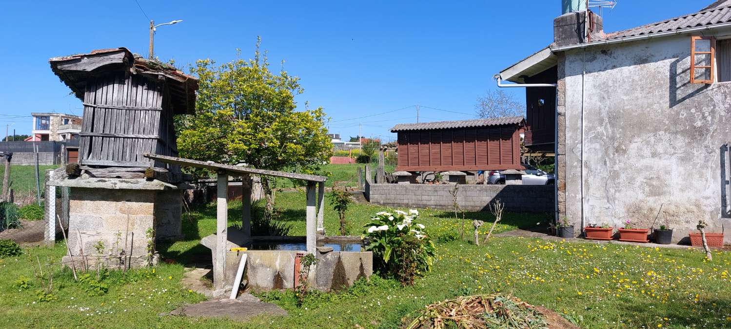 Venta casa de piedra en Coirós de Abaixo, a 3 minutos de la entrada a la Autovía, con finca