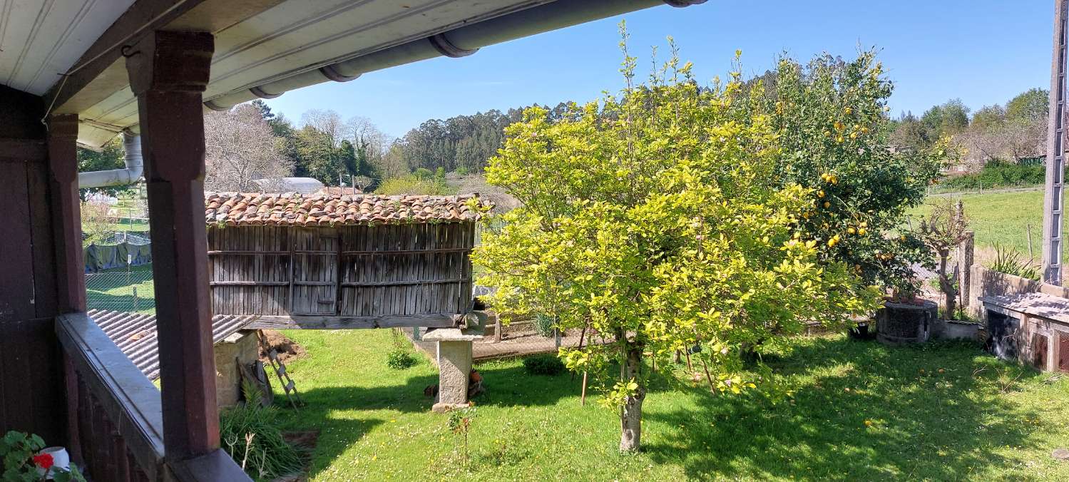 Venta casa de piedra en Coirós de Abaixo, a 3 minutos de la entrada a la Autovía, con finca