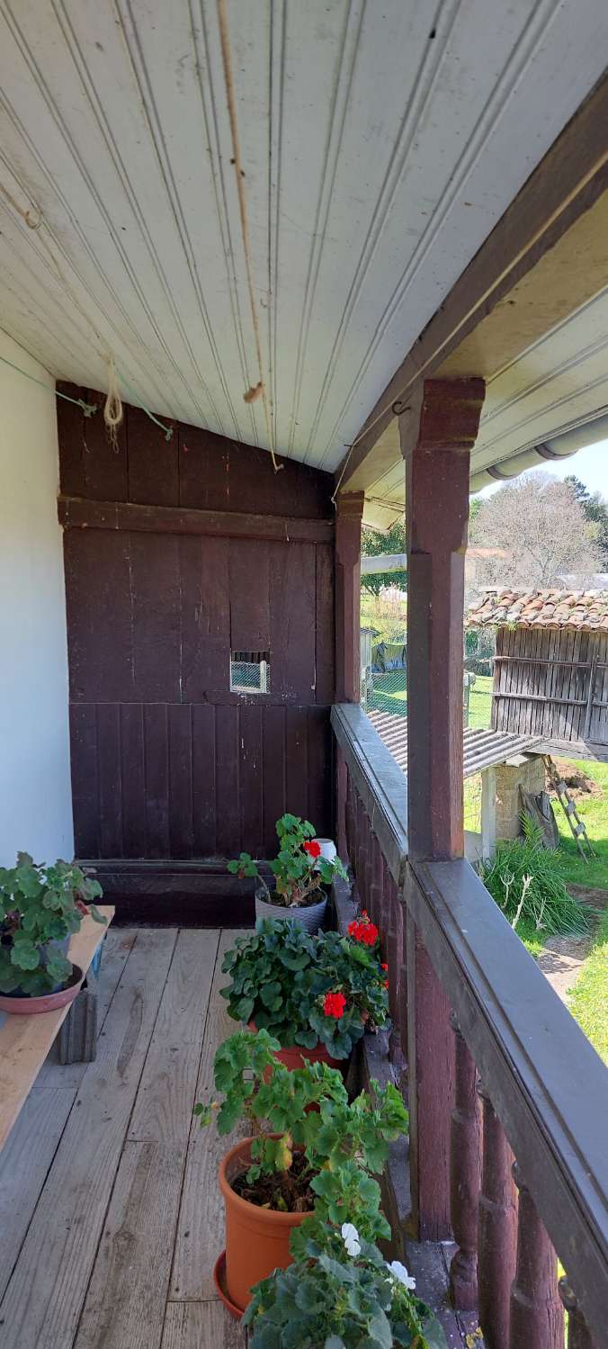 Venta casa de piedra en Coirós de Abaixo, a 3 minutos de la entrada a la Autovía, con finca