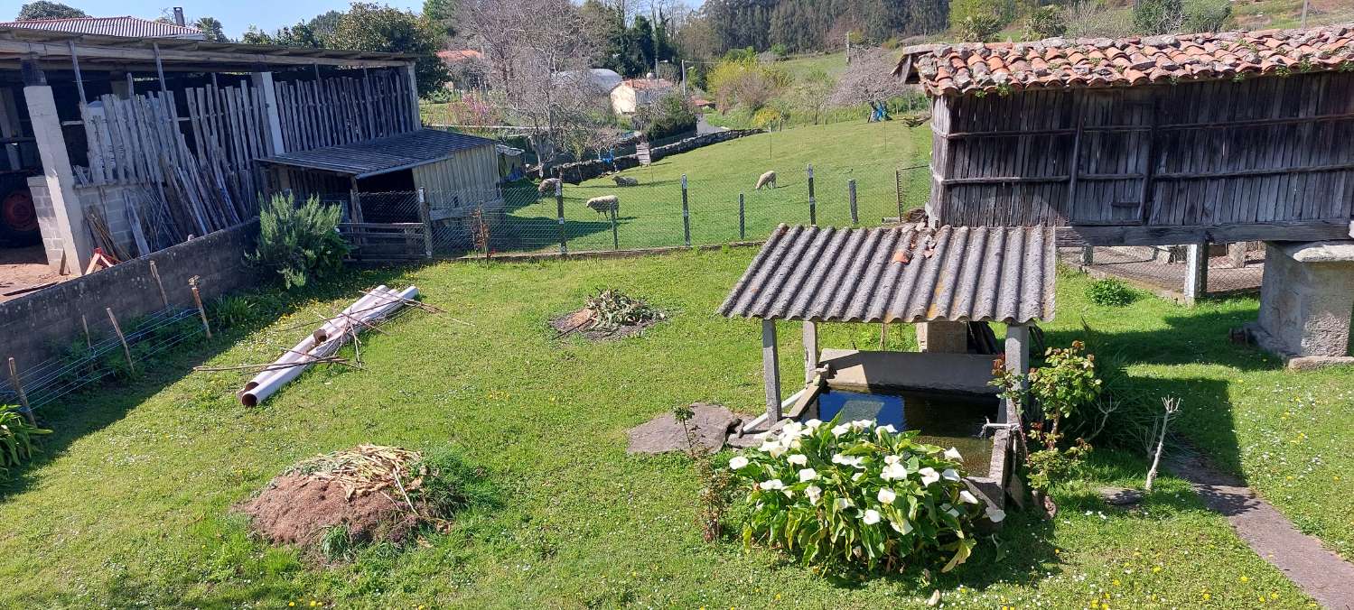 Venta casa de piedra en Coirós de Abaixo, a 3 minutos de la entrada a la Autovía, con finca